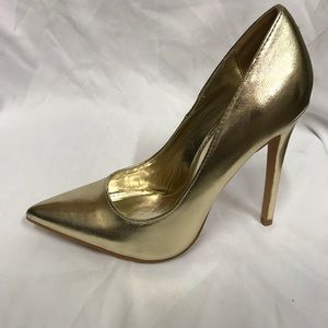 New 4.5 inches pointed heels in gold